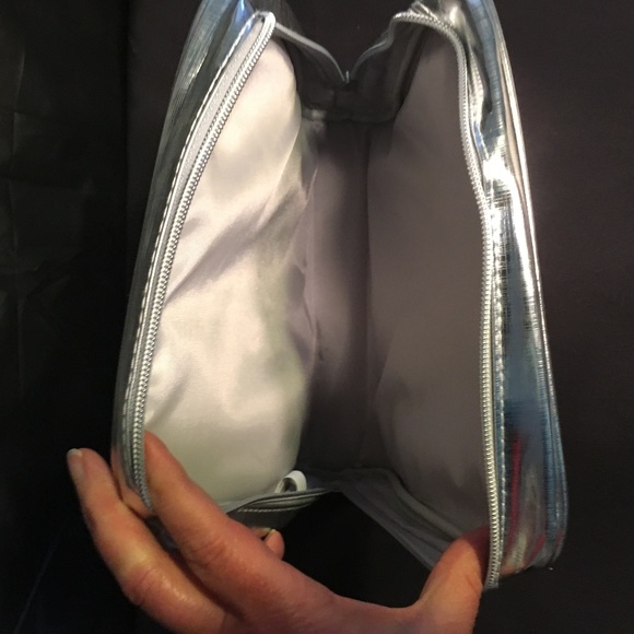 NIB BeautiControl Silver Zippered Cosmetic Case - Picture 3 of 6
